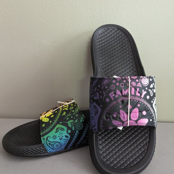 CONVERSE - Family and Unity Slides - Pride Collection 2022 - Picture 9 of 9